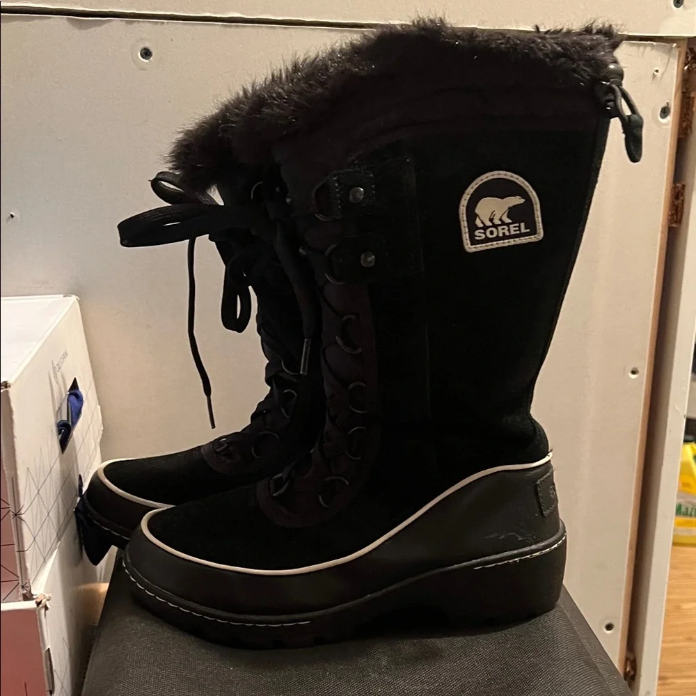 Sorel Women's Black Fur-Lined Winter Boots - Picture 2 of 4